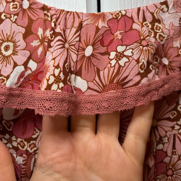 Aritzia Wilfred - Floral Eden Pink Long Sleeve V-Neck Bohemian Blouse in Size M - Picture 7 of 14